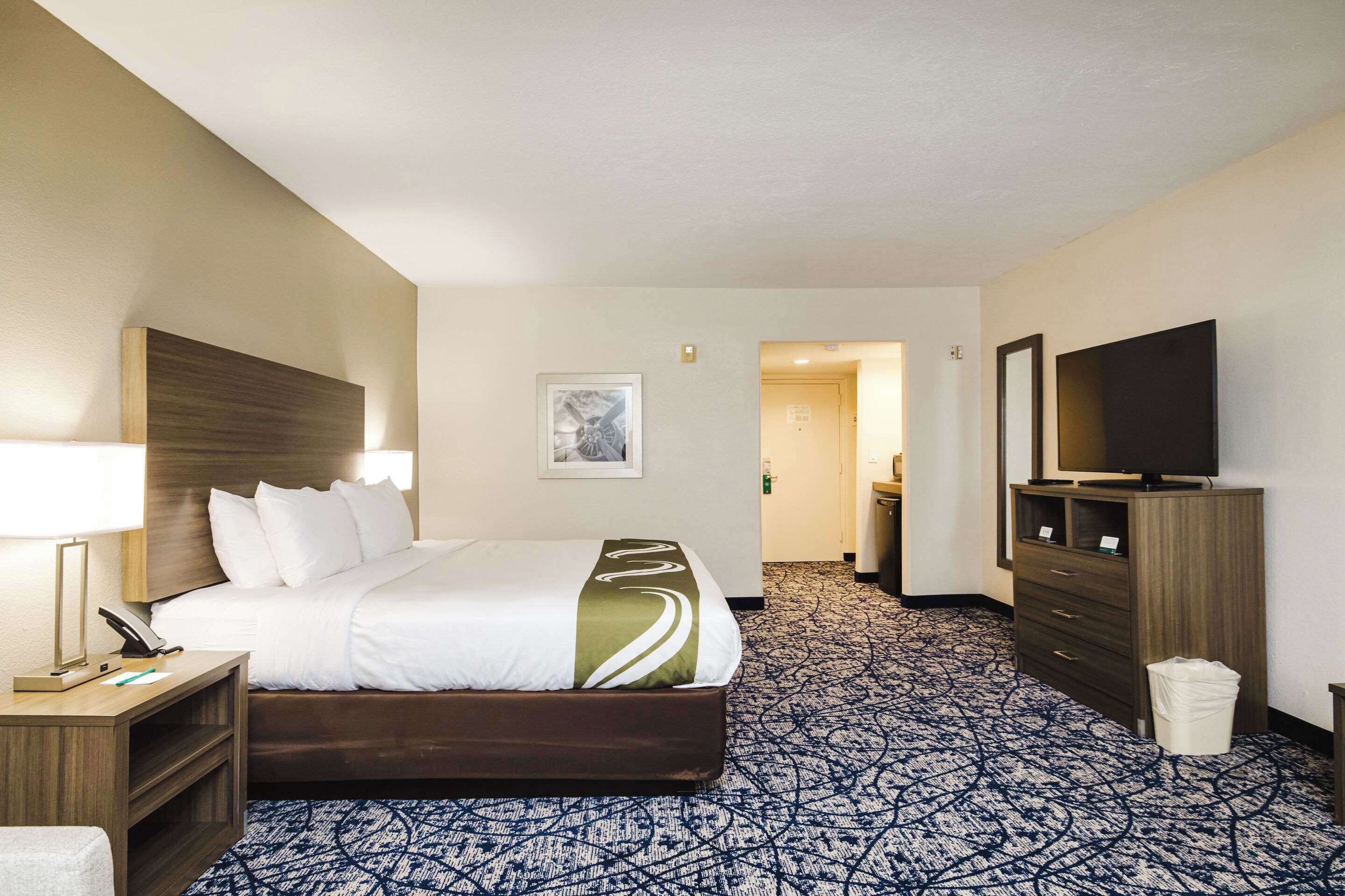 desk, laptop workspace, iron/ironing board, free wifi