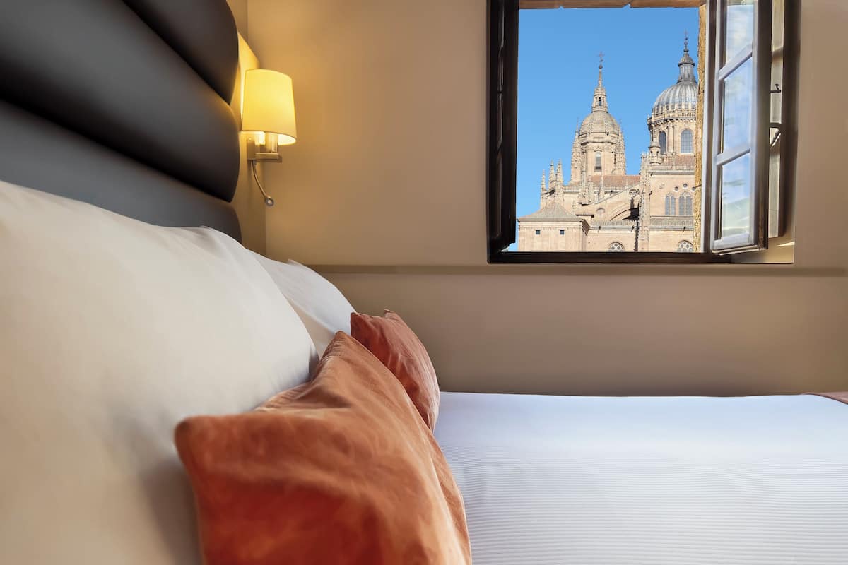 1 Schlafzimmer, hochwertige Bettwaren, Daunenbettdecken, Minibar