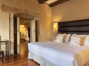 Presidential Suite | Down duvets, minibar, in-room safe, desk - Hospes Palacio de San Esteban, Salamanca, a Member of Design Hotels (Salamanca)