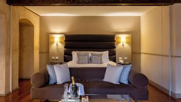 Junior Suite | Down comforters, minibar, in-room safe, desk