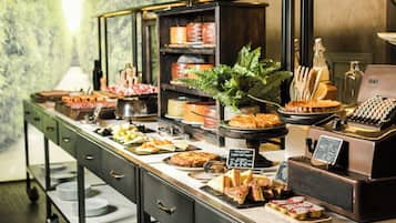 Desayuno buffet (EUR 26 por persona)