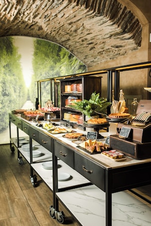 Desayuno buffet (EUR 26 por persona)
