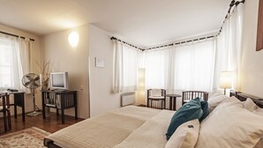 Chambre exclusive double ou avec lits jumeaux | Minibar, coffre-fort, bureau, fer et planche à repasser