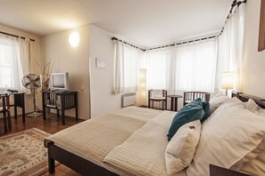 Exclusieve tweepersoonskamer | Een minibar, een kluis op de kamer, een bureau