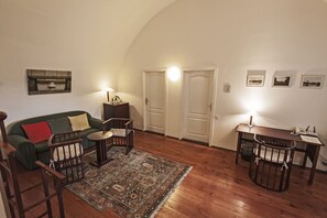 Suite | Sala de estar | Una televisión de pantalla plana, un reproductor de DVD