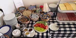 Breakfast buffet - Domus Henrici (Prague)