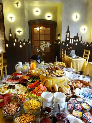 2 restaurantes, café da manhã, culinária internacional