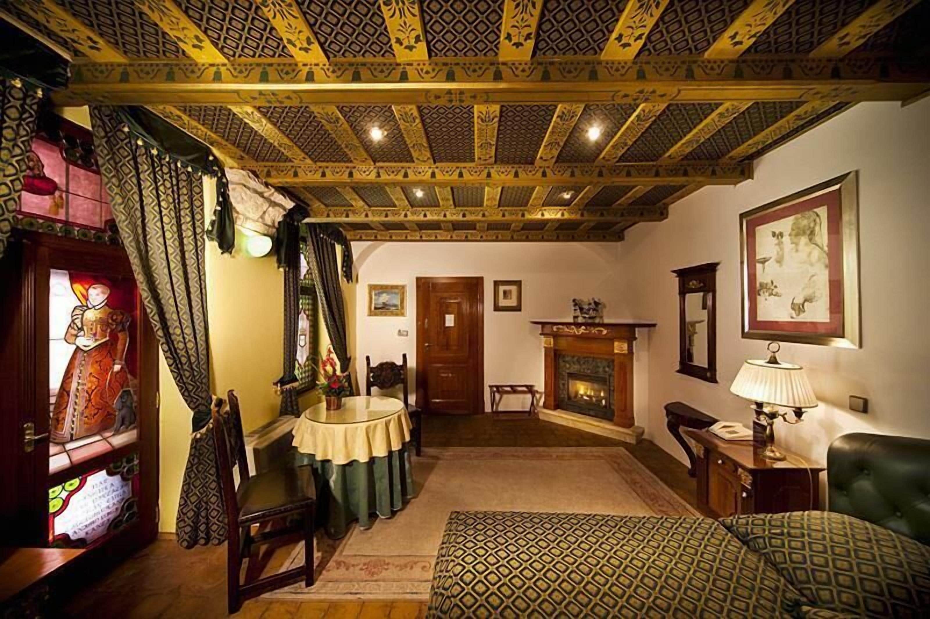 minibar, in-room safe, individually decorated, individually furnished