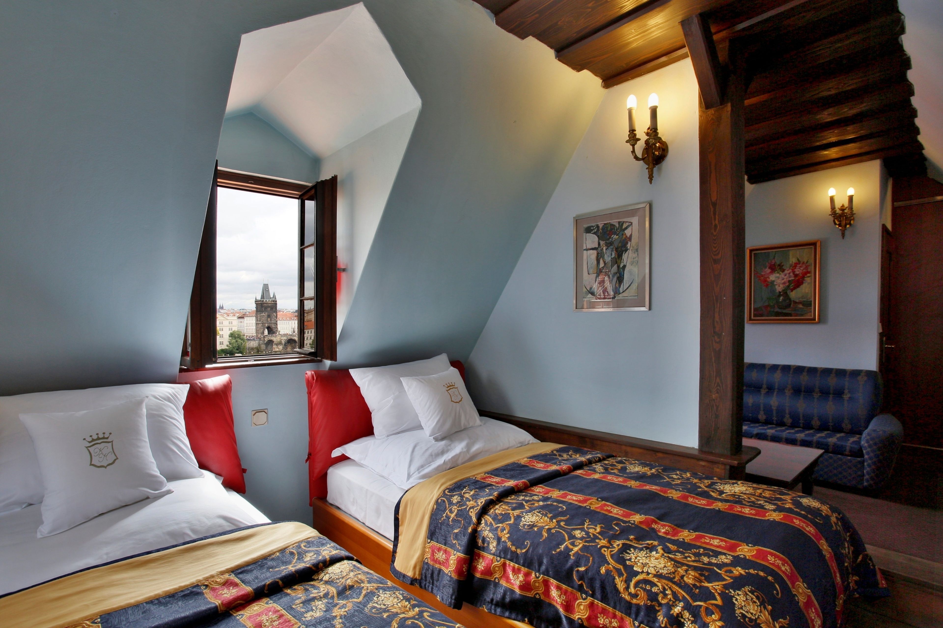 standard double or twin room | minibar, in-room safe, individually decorated, individually furnished