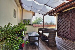 Deluxe Room | Terrace/patio