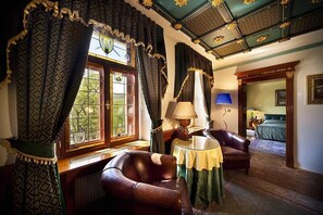 Minibar, in-room safe, individually decorated, individually furnished