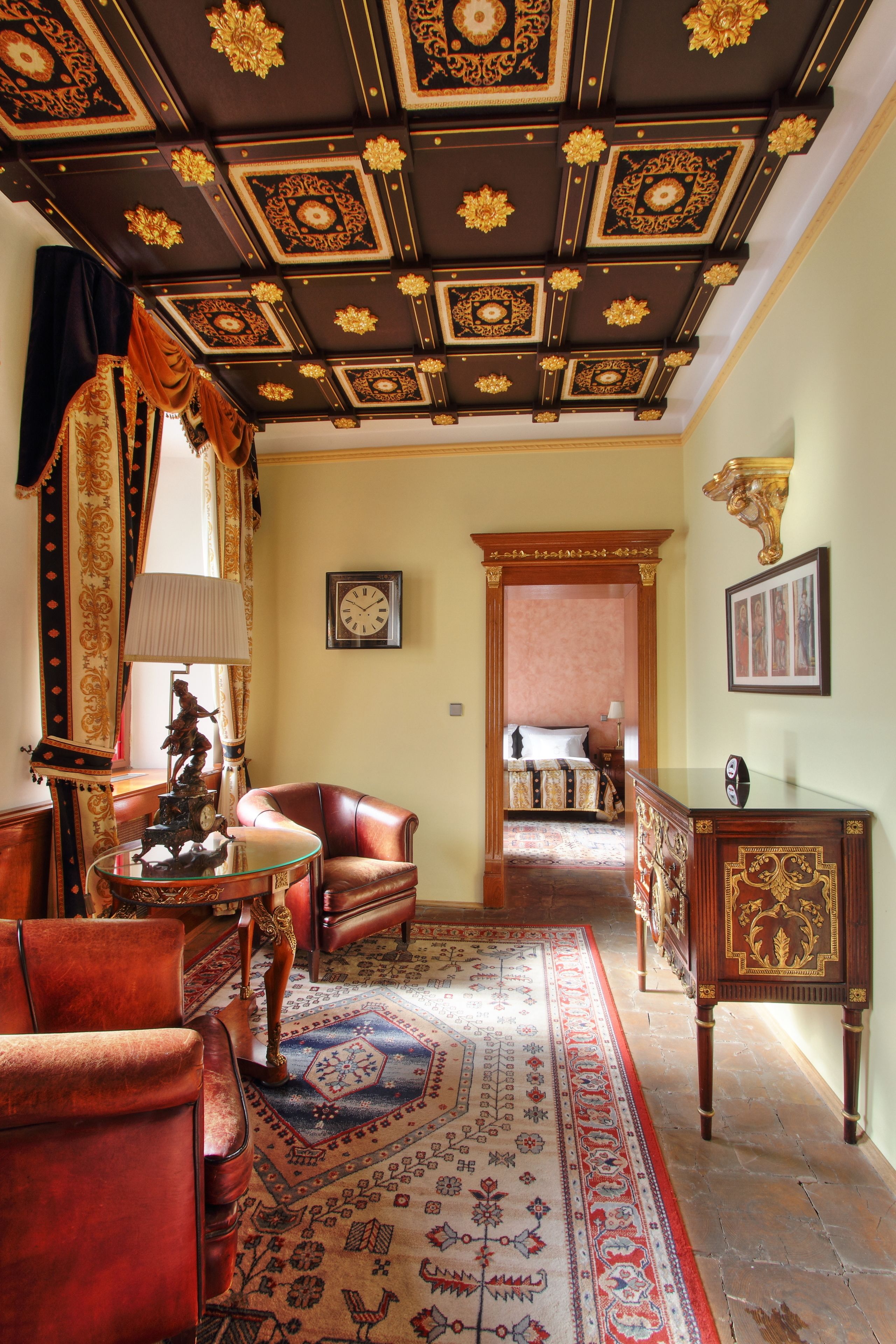 standard suite | minibar, in-room safe, individually decorated, individually furnished