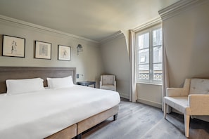 Deluxe Room | Minibar, in-room safe, blackout drapes, iron/ironing board (on request) - Hôtel Villa d'Estrées - Saint-Germain (Paris)