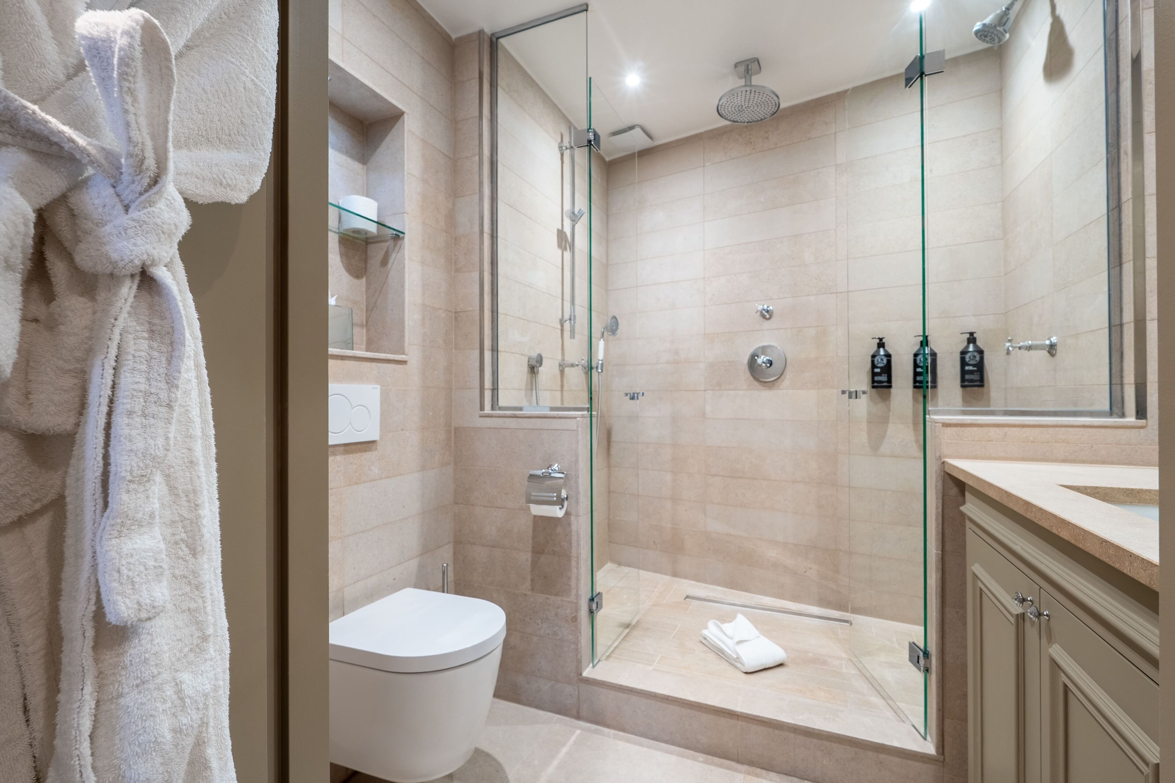 Quarto quádruplo | Banheiro | Chuveiro/banheira combinados, secador de cabelo, toalhas de banho 