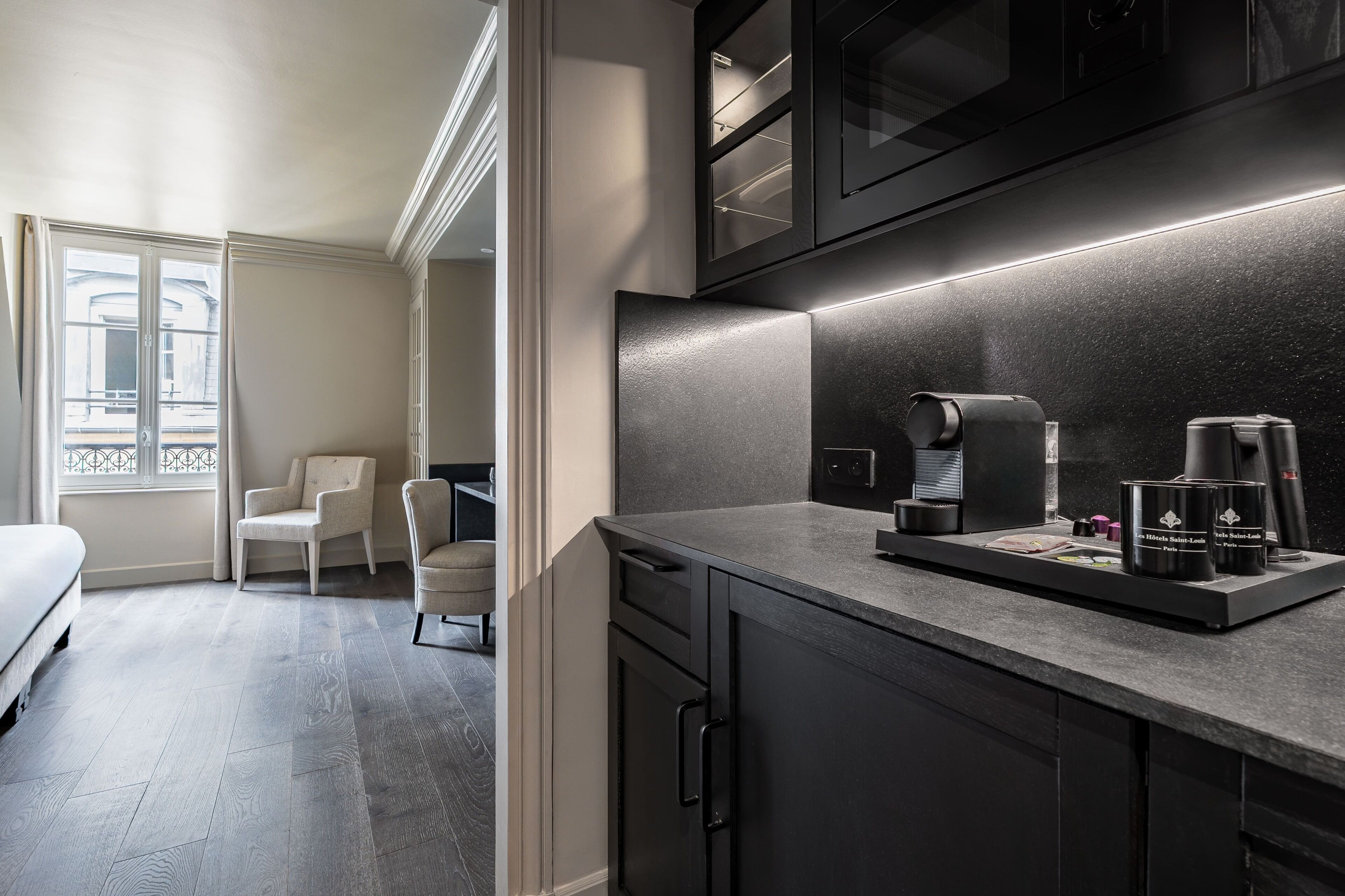 Deluxe Room | Minibar, in-room safe, blackout curtains