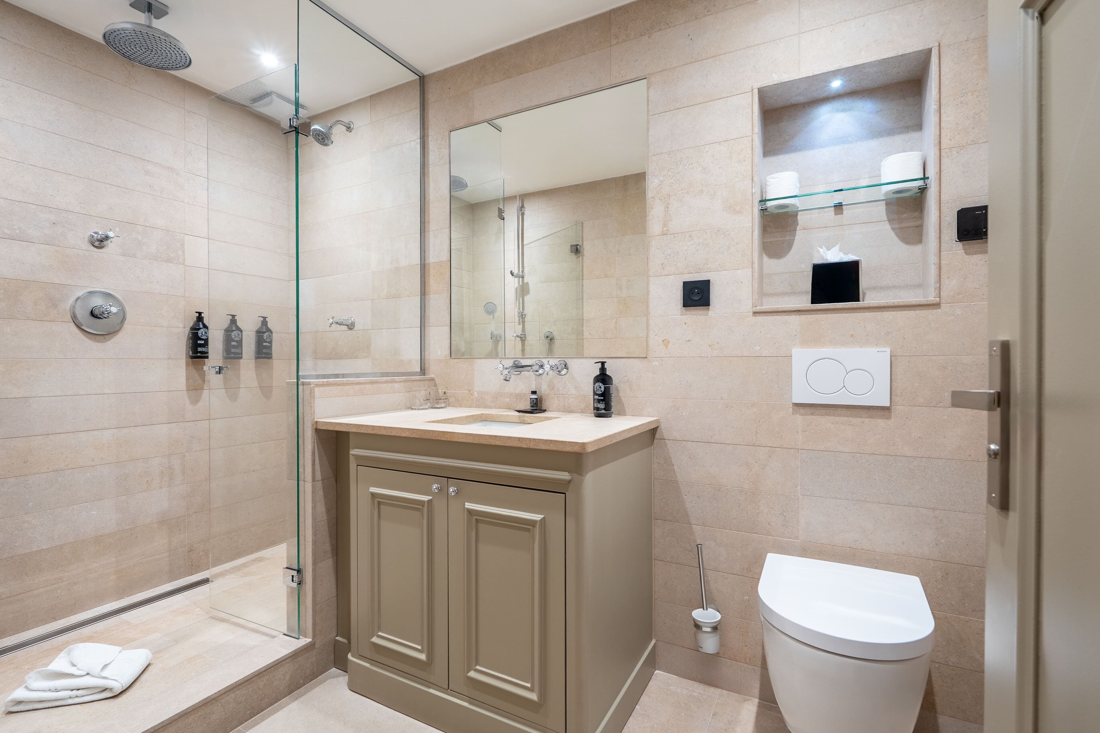 Quarto luxo | Banheiro
