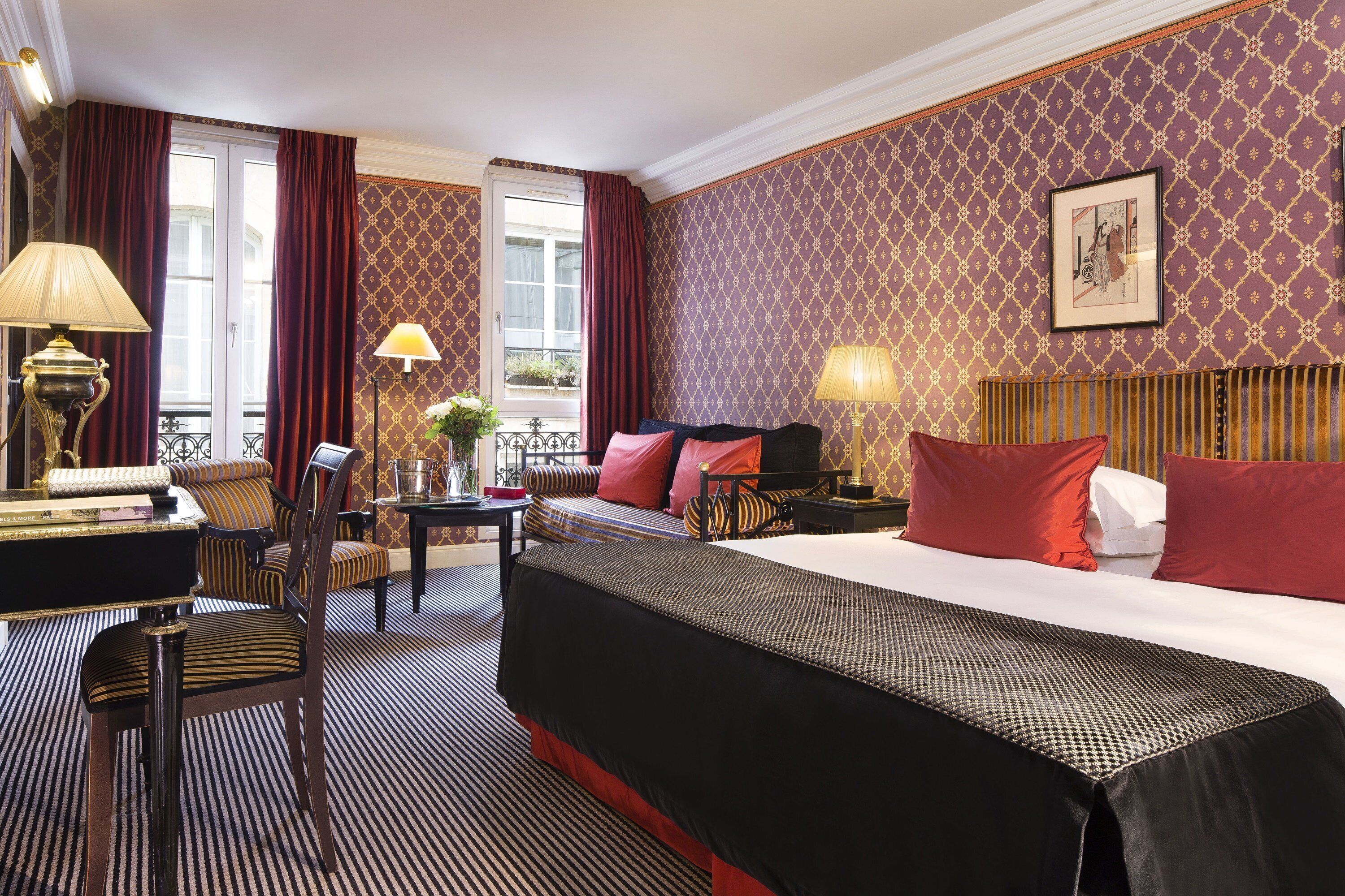 deluxe suite | minibar, in-room safe, individually furnished, blackout curtains
