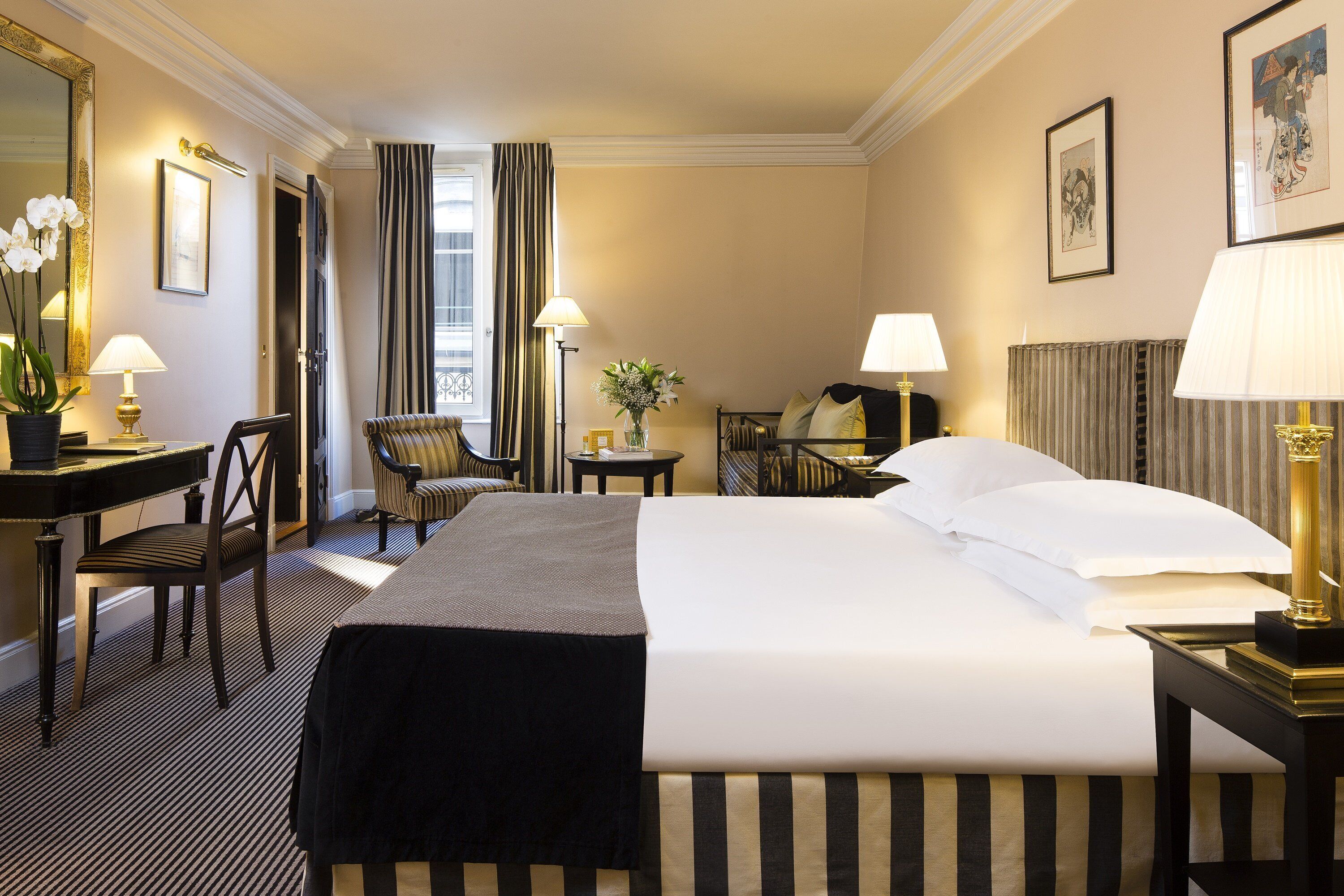 deluxe suite | minibar, in-room safe, individually furnished, blackout curtains