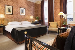 Deluxe Double Room | Minibar, in-room safe, individually furnished, blackout curtains