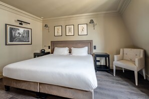 Deluxe Room | Minibar, in-room safe, blackout drapes, iron/ironing board (on request)