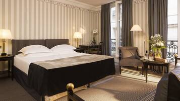 Deluxe-Doppelzimmer | Minibar, Zimmersafe, individuell eingerichtet, Verdunkelungsvorhänge