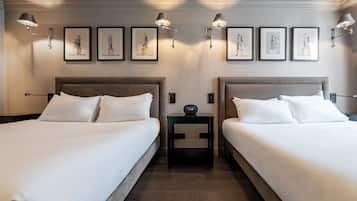 Vierbettzimmer | Minibar, Zimmersafe, Verdunkelungsvorhänge, Bügeleisen/Bügelbrett