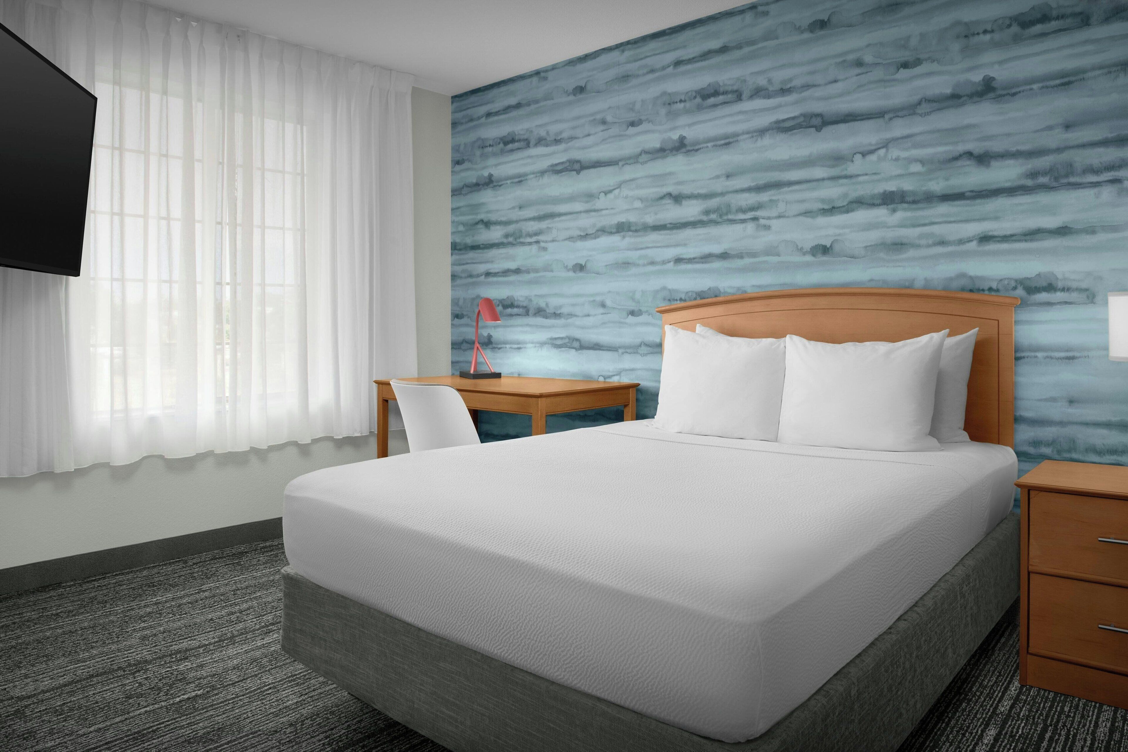 premium bedding, in-room safe, desk, laptop workspace