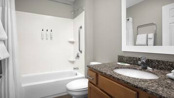 Combined shower/bathtub, free toiletries, hair dryer, towels