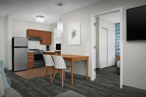 Full-size fridge, microwave, stovetop, dishwasher - Towneplace Suites Abq Airport (Albuquerque)