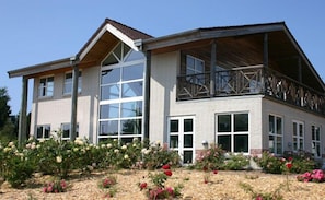 Sauna, hot tub, Turkish bath, body treatments, aromatherapy