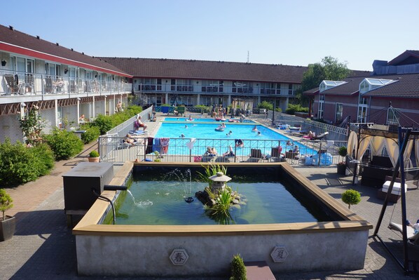 Indoor pool, seasonal outdoor pool, pool loungers