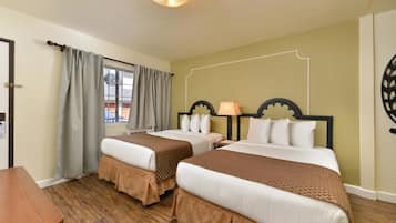 Phòng, 2 giường đôi, không hút thuốc | Bàn, giường gấp/giường phụ (phụ phí)