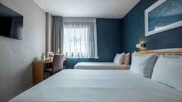 Habitación triple | Escritorio, espacio para trabajar con laptop y wifi gratis