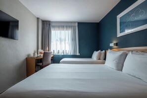 Bureau, espace de travail pour ordinateur portable, Wi-Fi gratuit