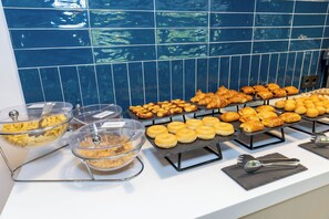 Buffet - Travelodge Alicante Puerto (Alicante)