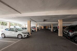 Free self-parking - Travelodge Alicante Puerto (Alicante)