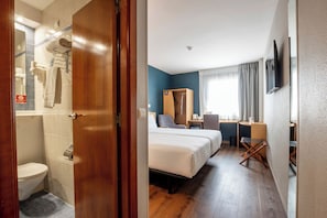 1 bedroom, desk, laptop workspace, free WiFi