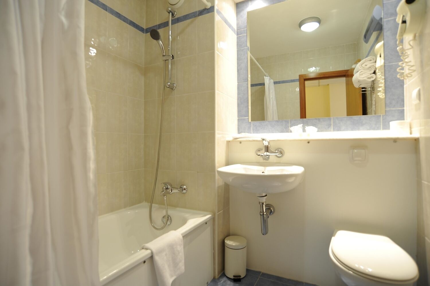 eco-friendly toiletries, hair dryer, towels