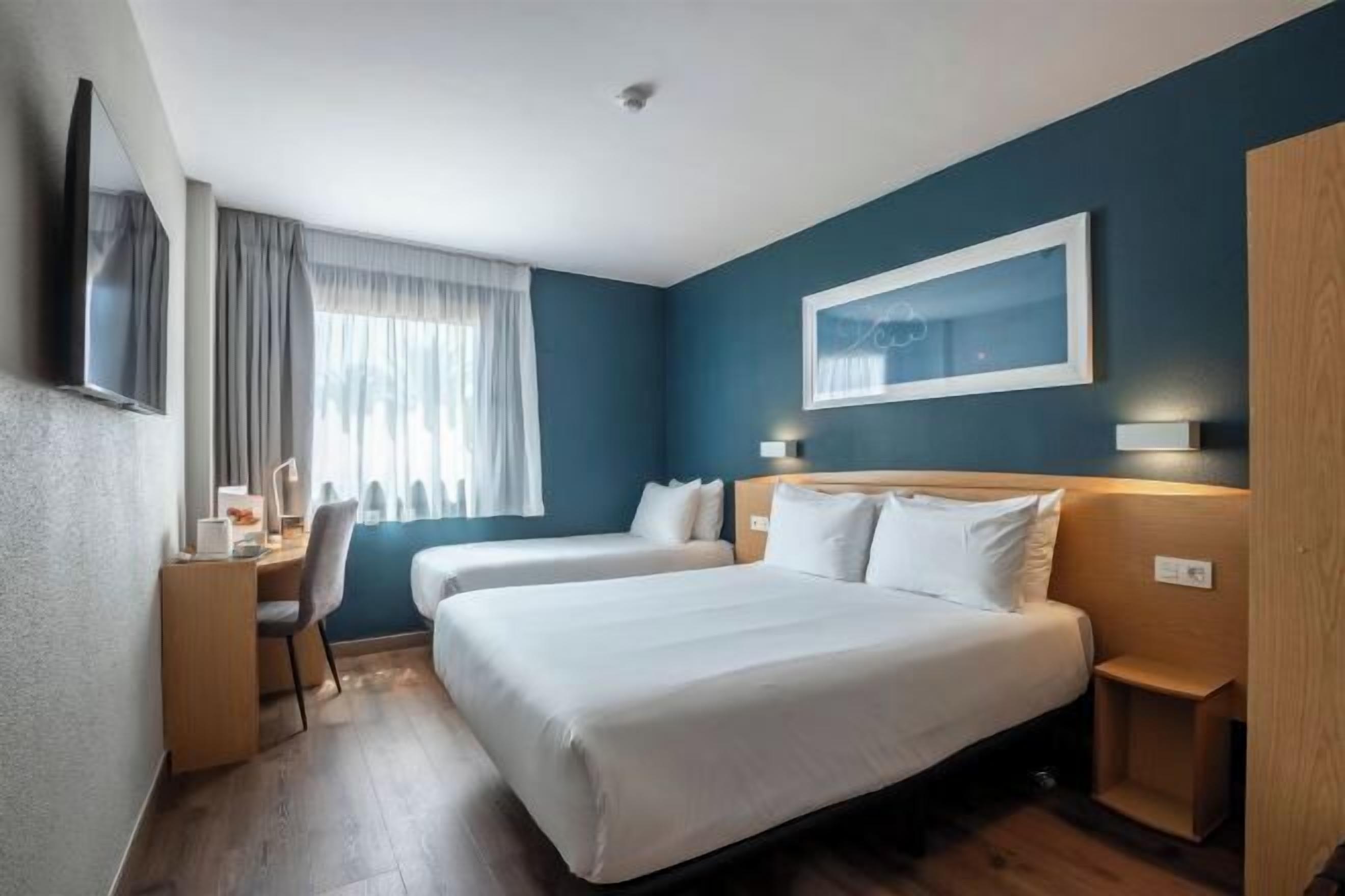 書桌、筆電工作空間、免費無線上網、床單