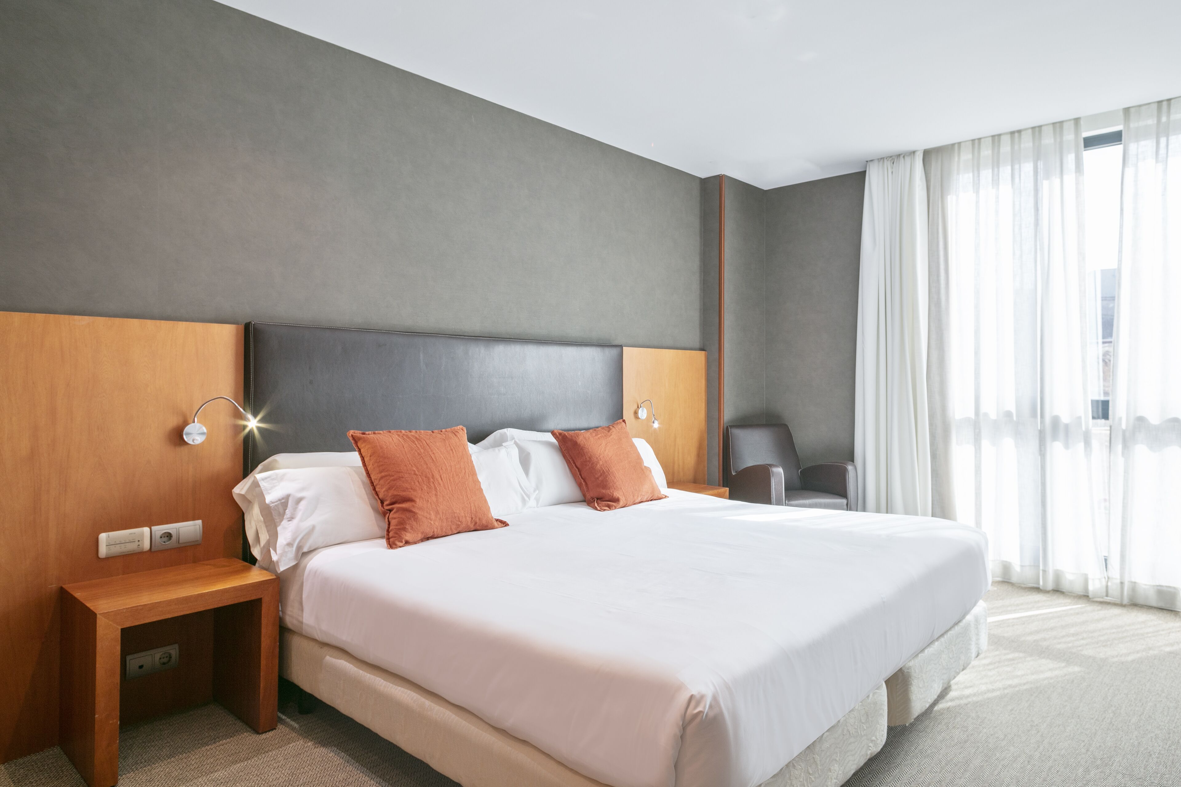 Superior Double or Twin Room | Minibar, in-room safe, desk, blackout drapes