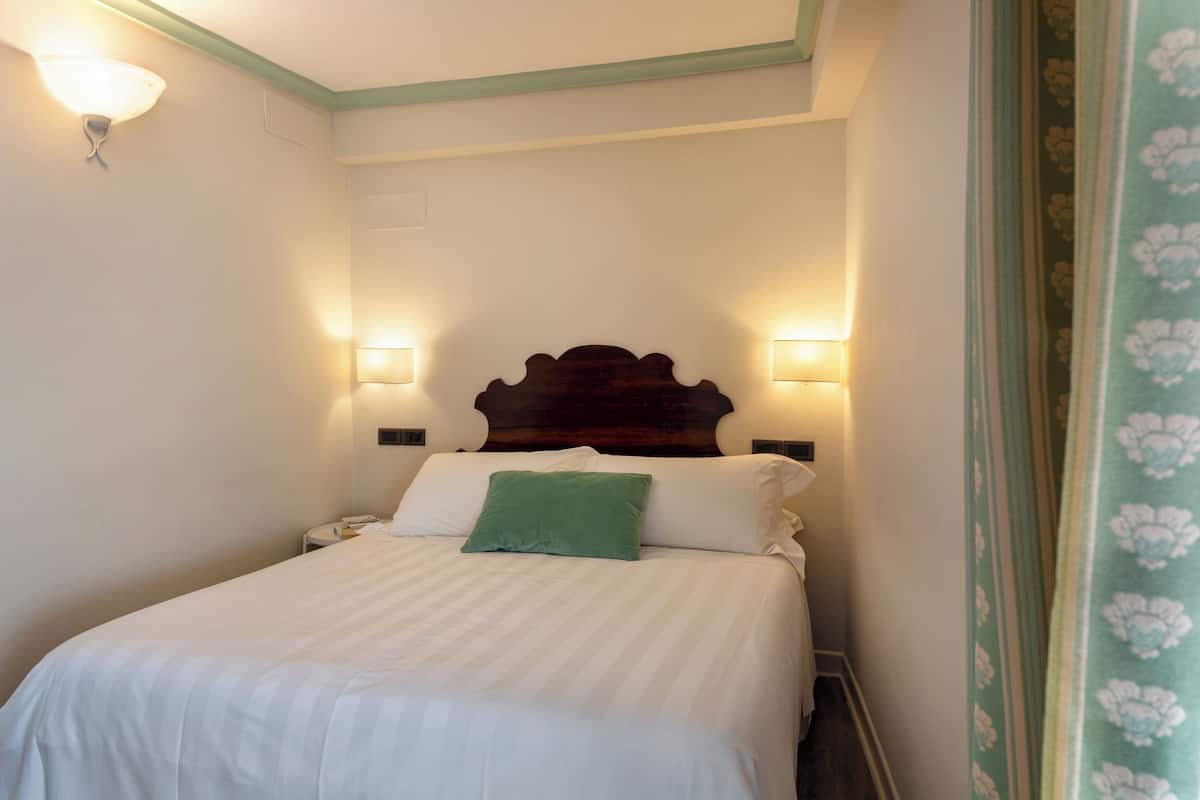 1 habitación, ropa de cama hipoalergénica y minibar