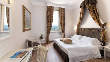 Literie hypoallergénique, minibar, coffres-forts dans les chambres