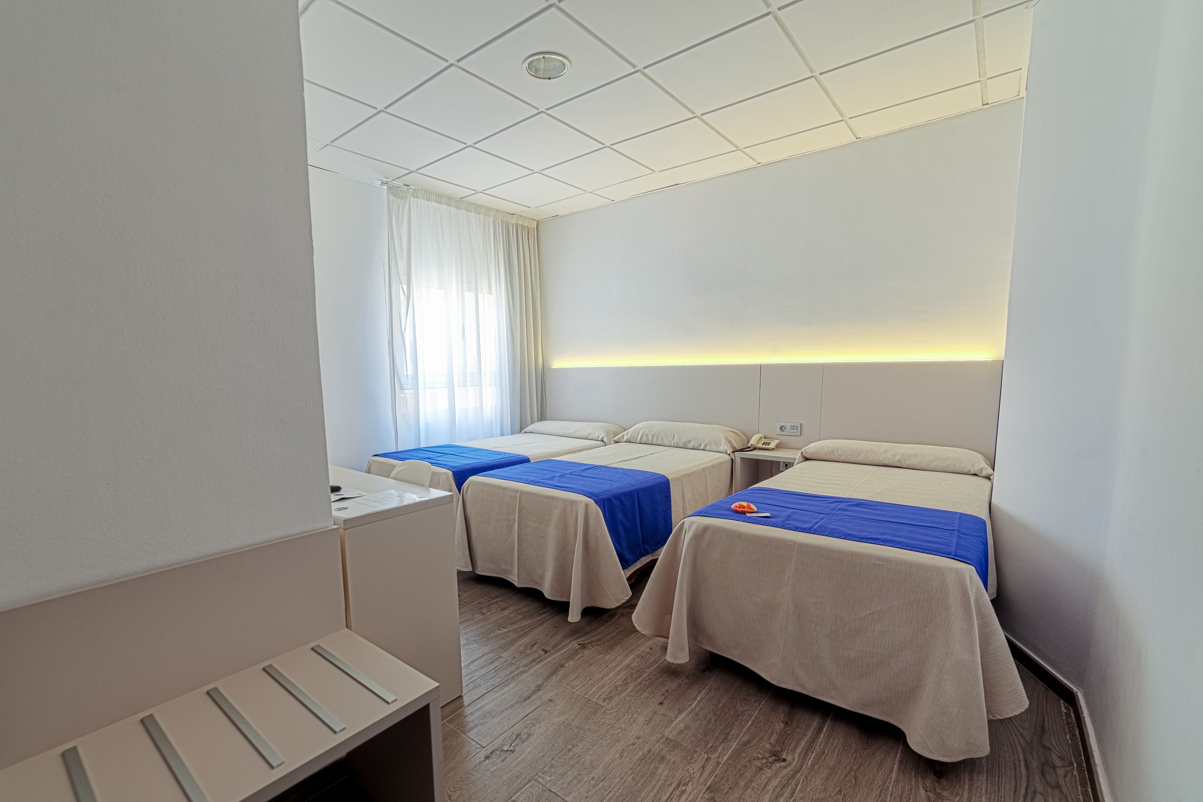 in-room safe, desk, laptop workspace, blackout curtains