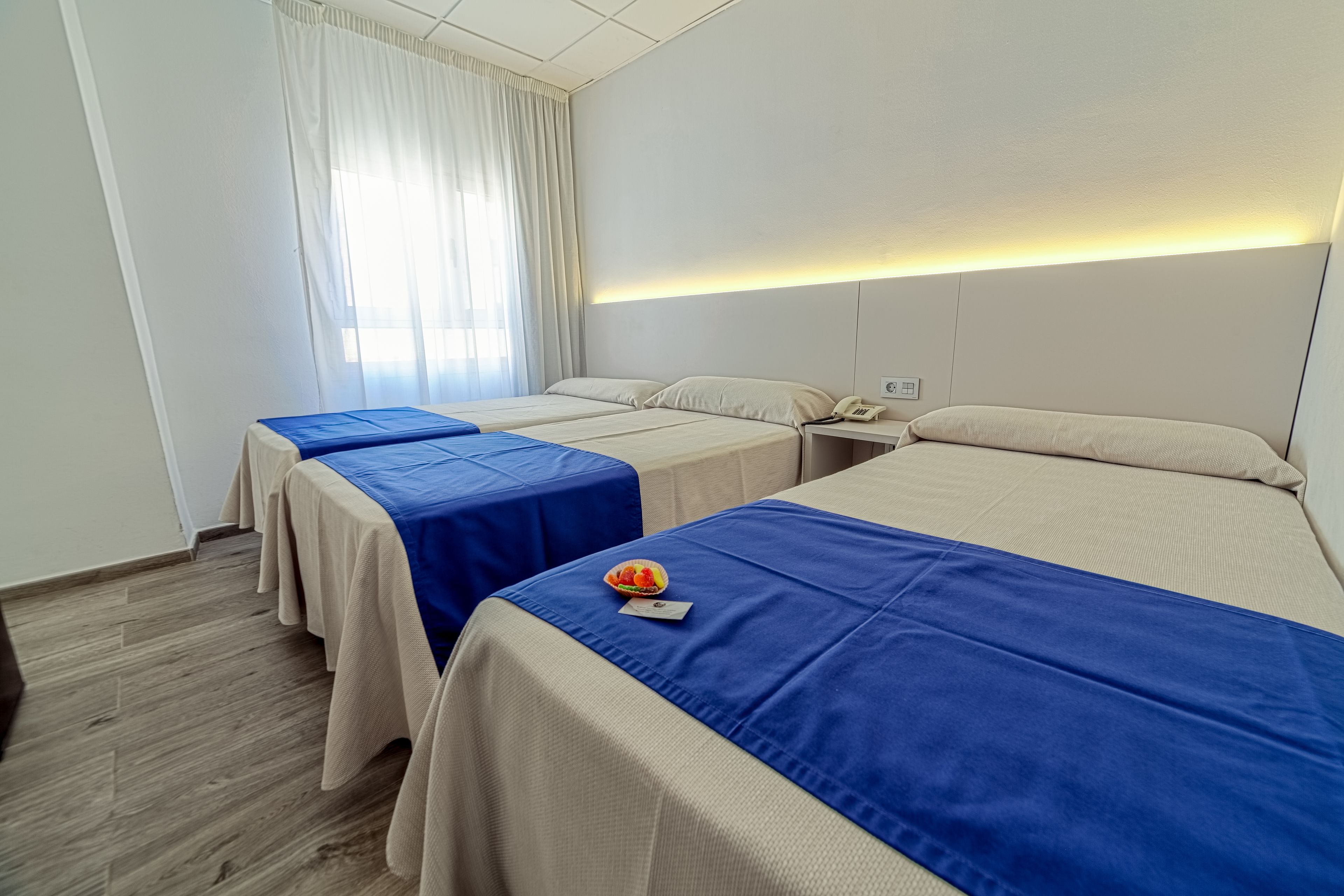 in-room safe, desk, laptop workspace, blackout curtains