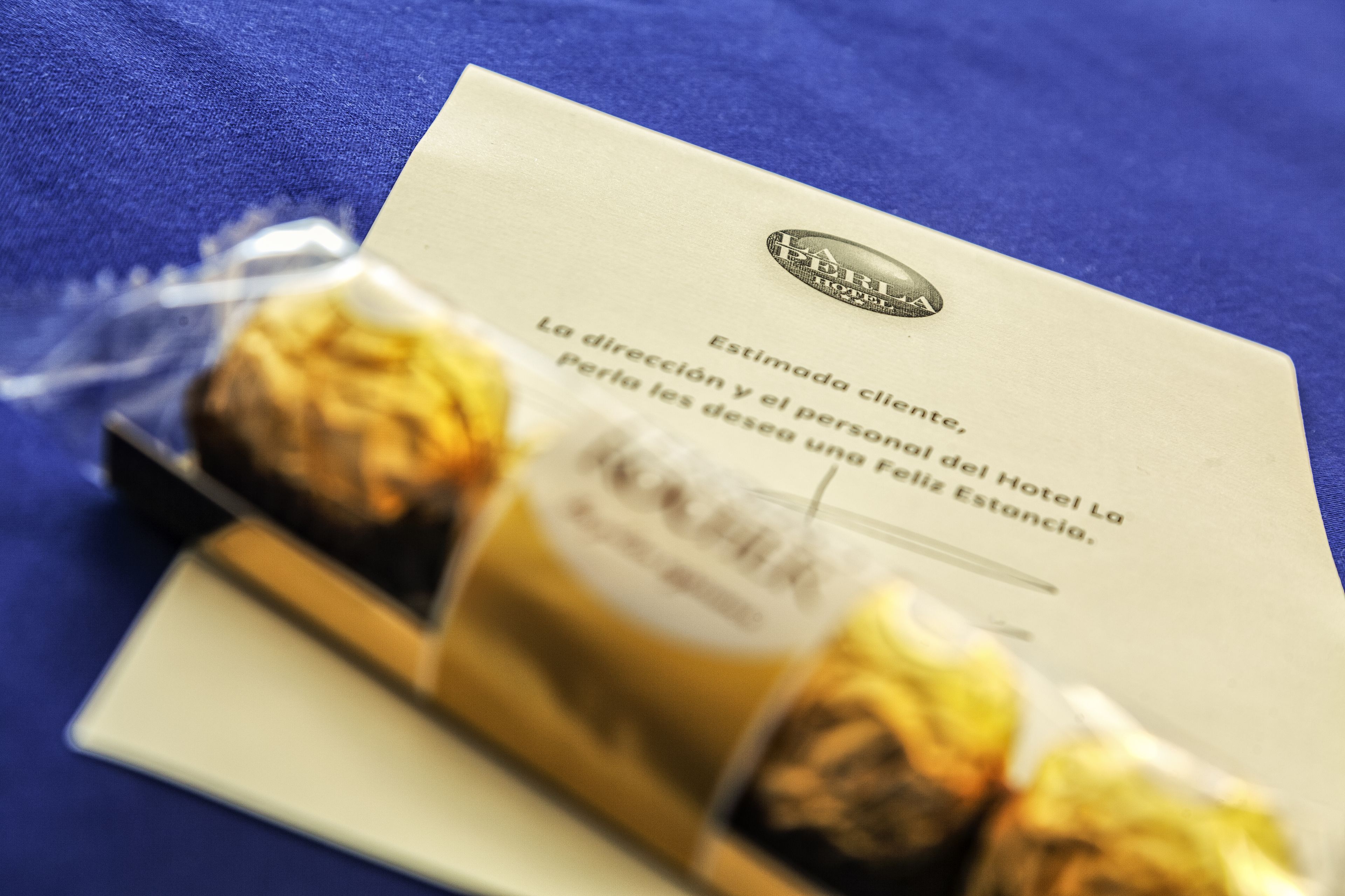 in-room safe, desk, laptop workspace, blackout curtains