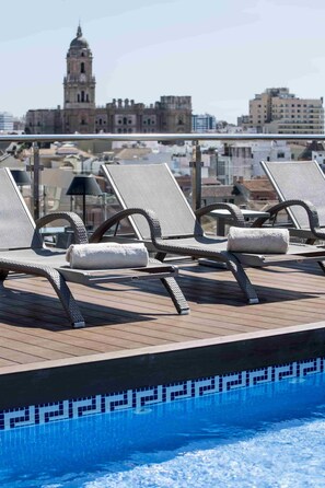 Seasonal outdoor pool, pool loungers