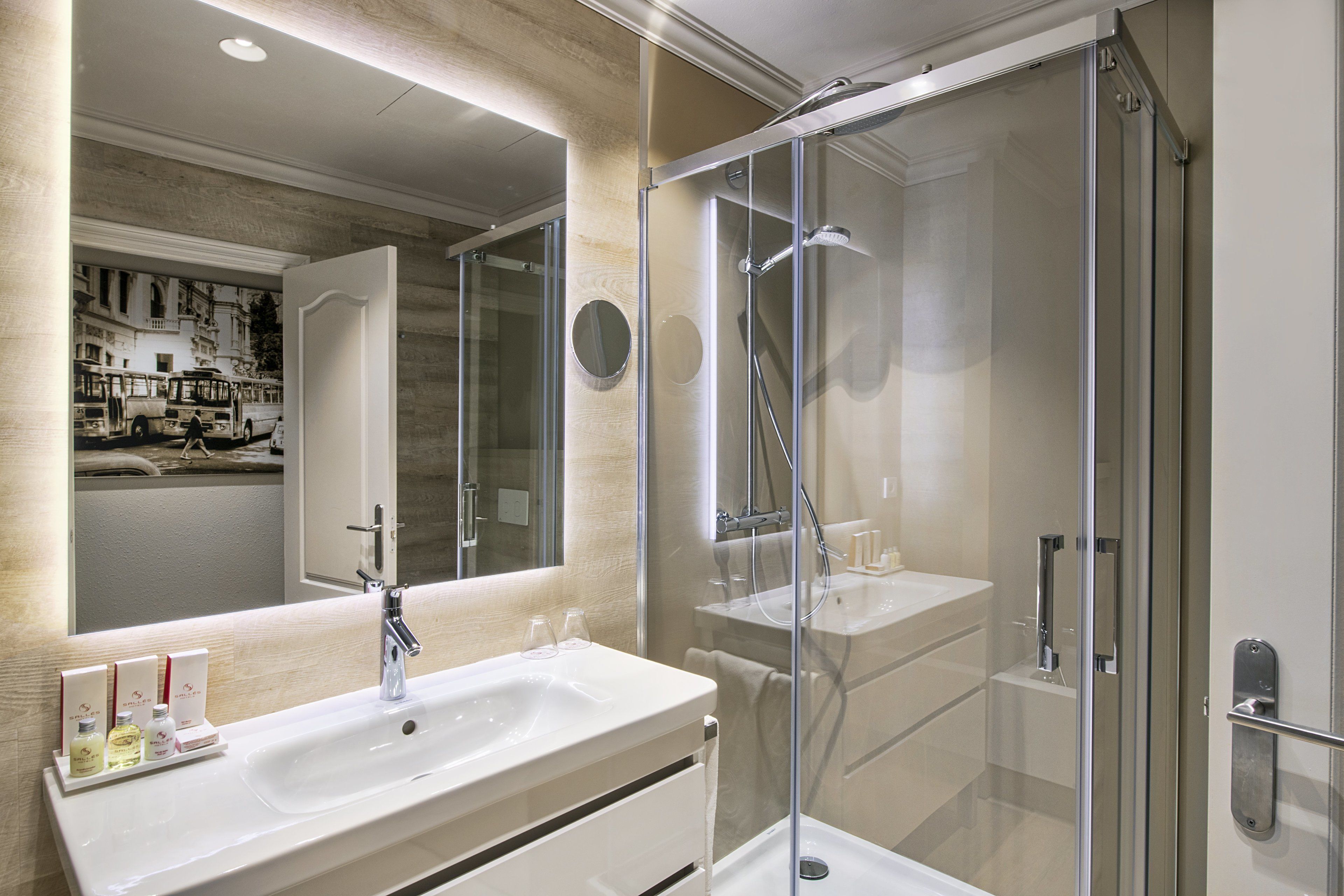 in-room safe, desk, laptop workspace, blackout curtains