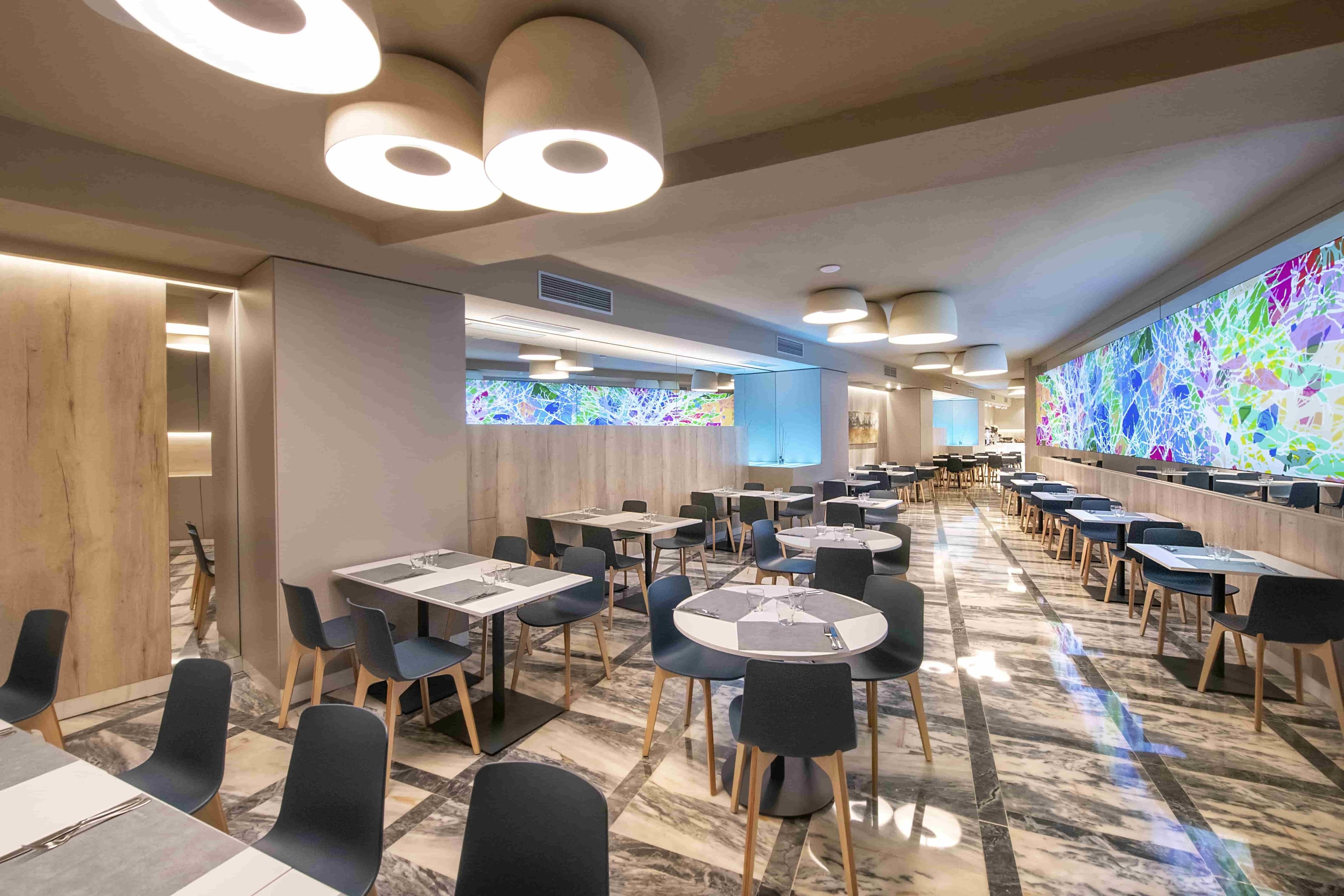 每日供應自助早餐 (每人 EUR16)