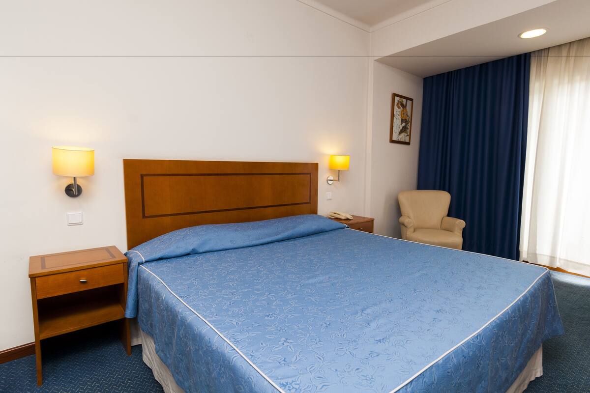 In-room safe, desk, rollaway beds, free WiFi