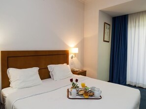 In-room safe, desk, rollaway beds, free WiFi - Agua Hotels Nelas Parq. (Nelas)